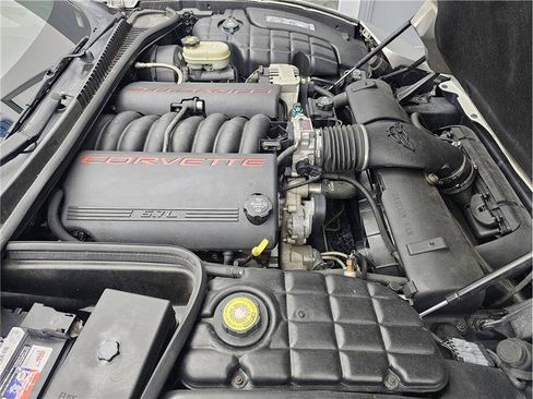 Used 2004 Chevrolet Corvette Coupe w/ Preferred Equipment Group RWD image 13