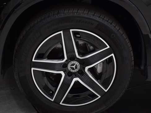 Certified 2024 Mercedes-Benz GLC 300 image 12
