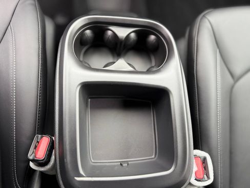 New 2026 Chrysler Pacifica Select AWD/4WD image 27