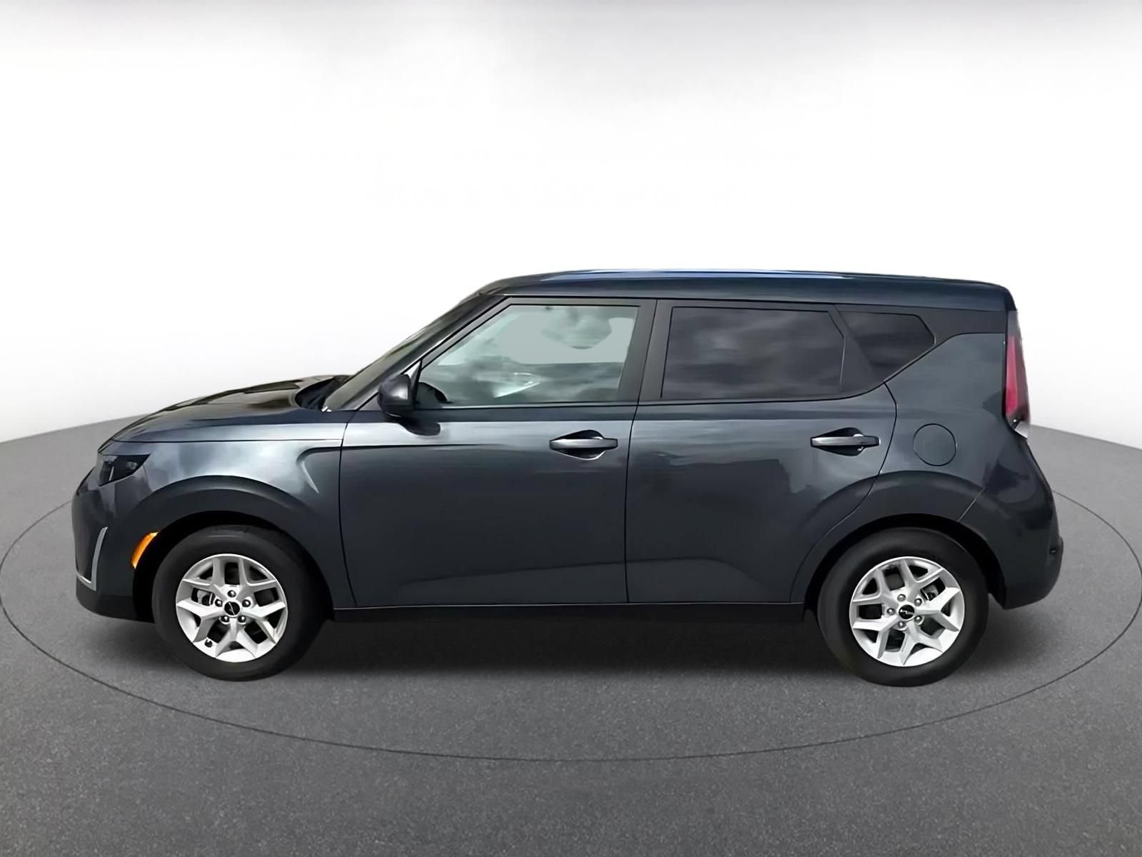 Used 2025 Kia Soul LX w/ LX Technology Package FWD image 8