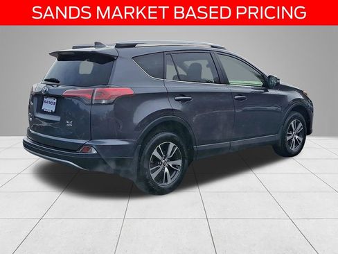 Used 2018 Toyota RAV4 XLE image 4