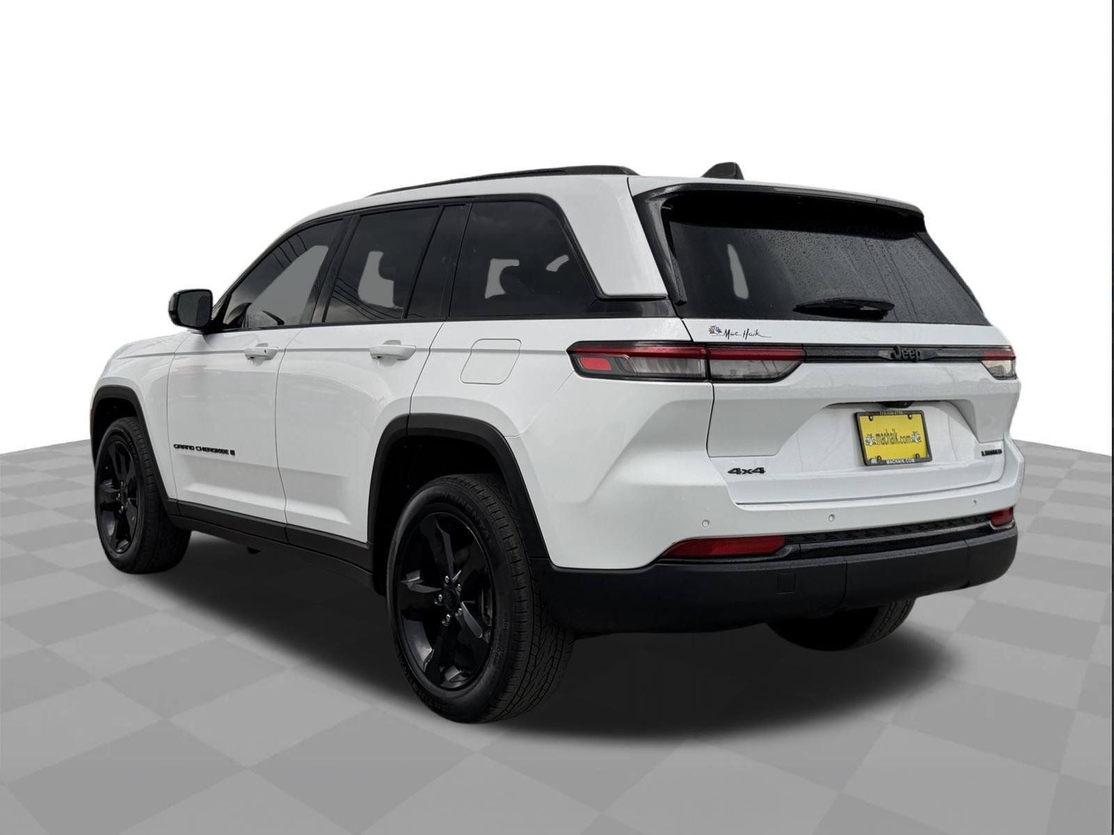 Used 2023 Jeep Grand Cherokee Limited w/ Black Appearance Package AWD/4WD image 3