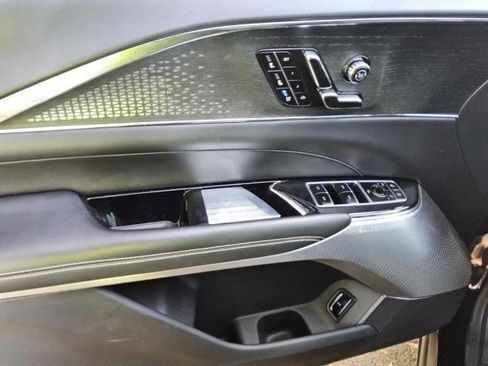 Used 2023 Cadillac Lyriq 2WD image 6