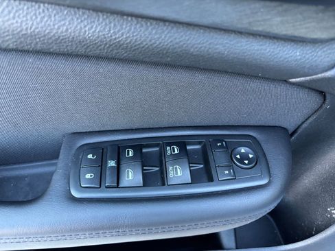 Used 2015 Chrysler 200 Limited w/ Convenience Group image 11