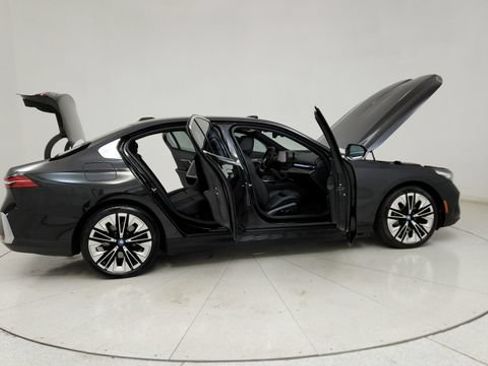 Used 2024 BMW i5 eDrive40i w/ M Sport Package RWD image 20