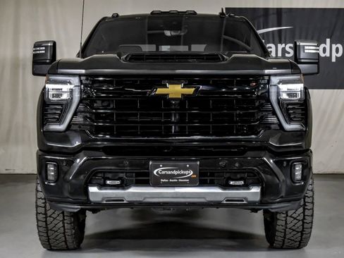 Used 2024 Chevrolet Silverado 2500 High Country w/ High Country Premium Package image 3