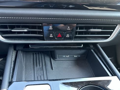 Used 2025 Volkswagen Atlas SE AWD/4WD image 17