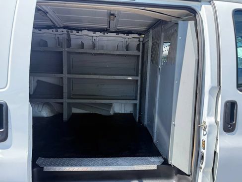 Used 2020 Chevrolet Express 3500 w/ Driver Convenience Package RWD image 17