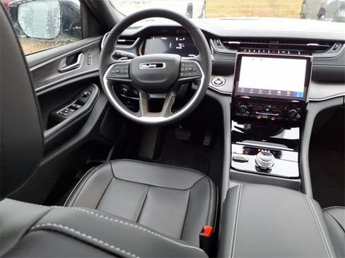 New 2025 Jeep Grand Cherokee L Limited image 4