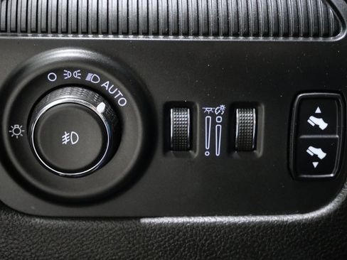 Used 2022 Jeep Wagoneer Series III w/ Premium Group I image 14