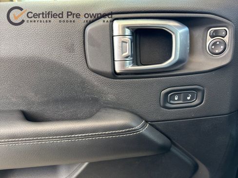 Used 2023 Jeep Wrangler Unlimited Sahara image 12