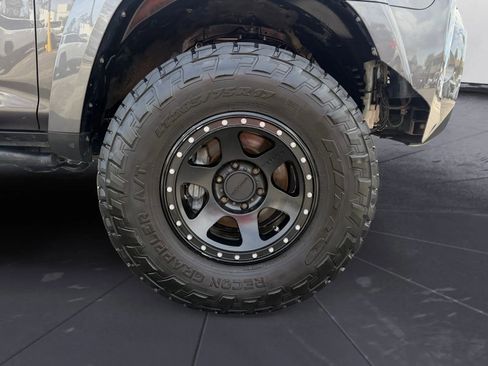 Used 2017 Toyota 4Runner TRD Off-Road Premium AWD/4WD image 33