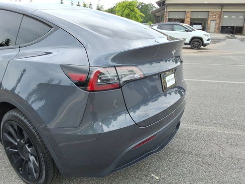 Used 2023 Tesla Model Y Long Range AWD/4WD image 13
