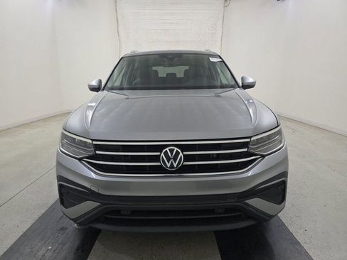 Used 2022 Volkswagen Tiguan SE w/ Panoramic Sunroof Package AWD/4WD image 2