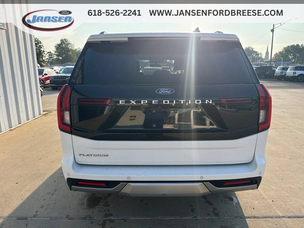 Used 2025 Ford Expedition Platinum AWD/4WD image 3