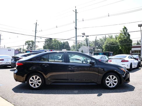 Used 2022 Toyota Corolla LE FWD image 5