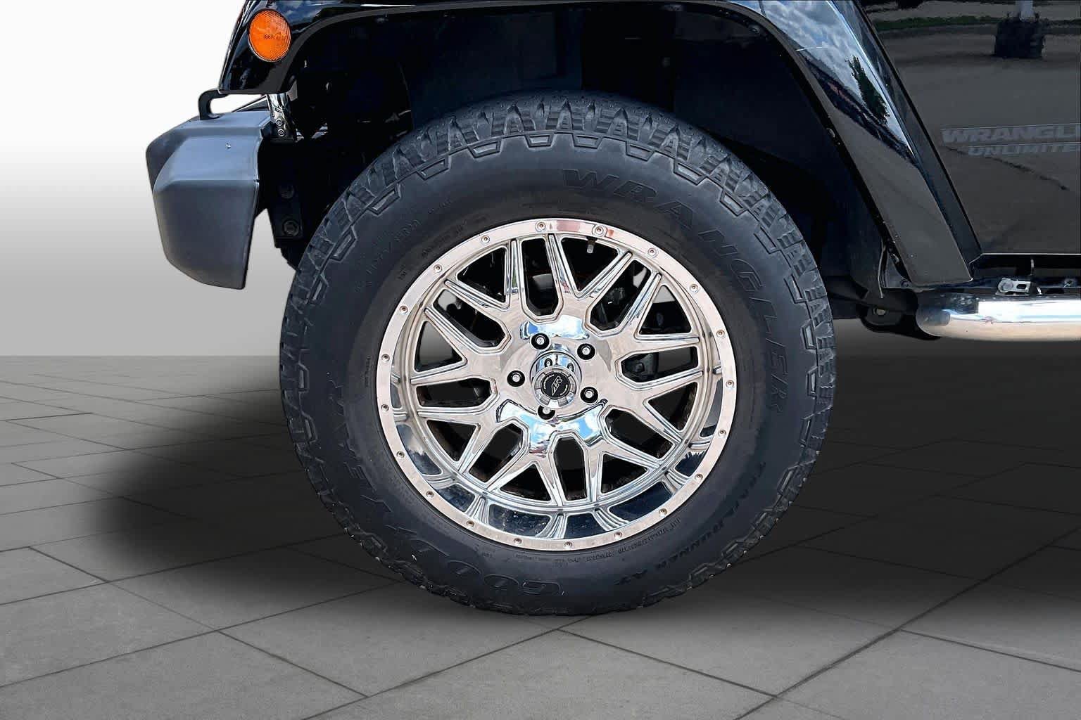 Used 2015 Jeep Wrangler Unlimited Sahara AWD/4WD image 8