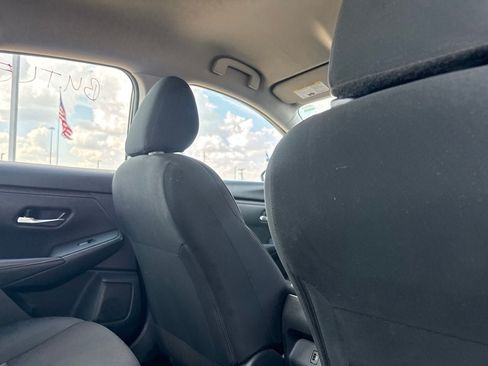 Certified 2025 Nissan Sentra SR FWD image 31