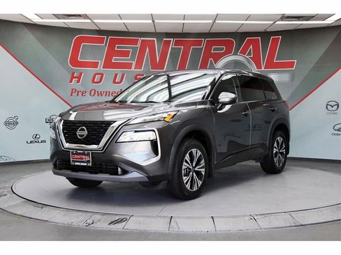 Certified 2021 Nissan Rogue SV image 2