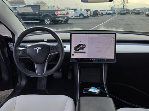 Used 2018 Tesla Model 3 Long Range image 6