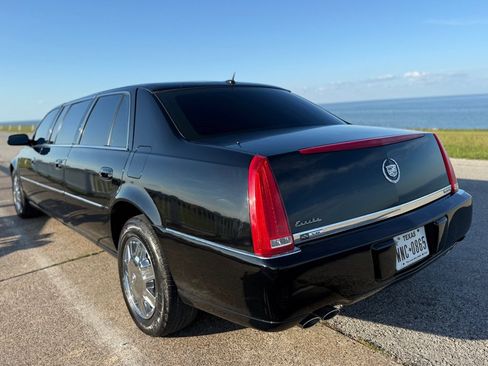 Used 2008 Cadillac DTS w/ Sun And Sound Package FWD image 7