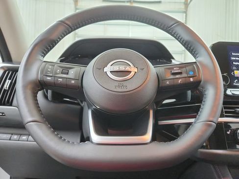 Used 2025 Nissan Pathfinder SL AWD/4WD image 23