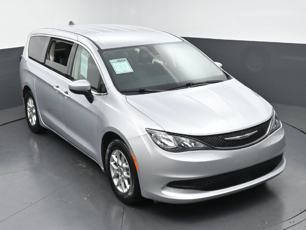 Used 2022 Chrysler Voyager LX FWD image 39