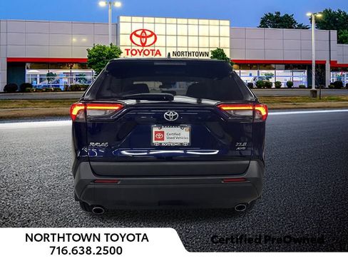 Used 2022 Toyota RAV4 XLE Premium image 25