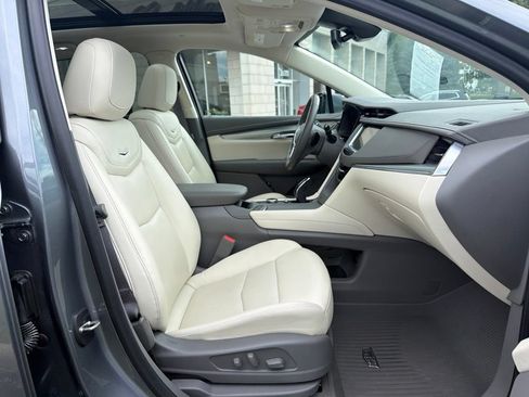 Certified 2022 Cadillac XT5 Premium Luxury w/ LPO, Floor Liner Package AWD/4WD image 20