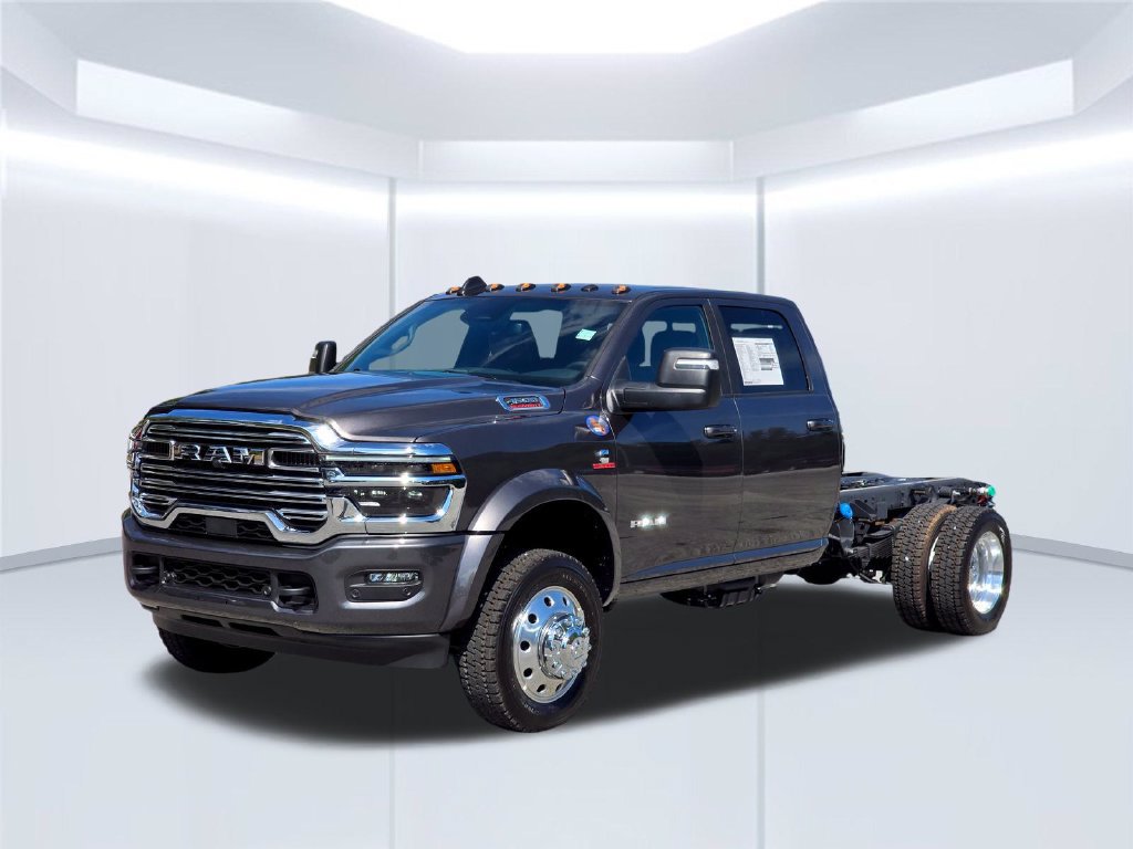 New 2026 RAM 4500 4x4 Crew Cab DRW w/ Laramie Trim Package image 2