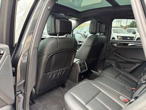 Used 2023 Porsche Macan Turbo AWD/4WD image 15