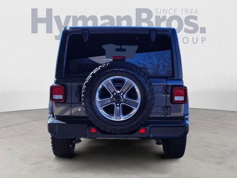 Used 2019 Jeep Wrangler Unlimited Sahara image 4