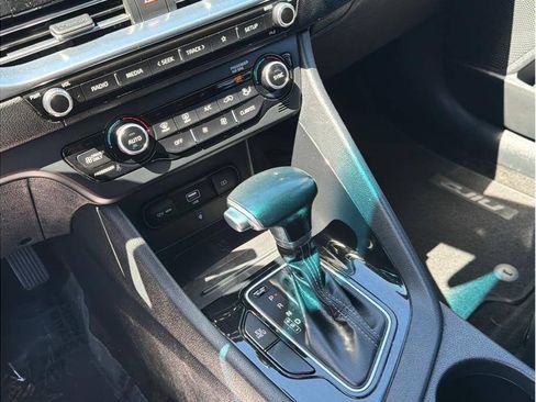 Used 2022 Kia Niro EX FWD image 13