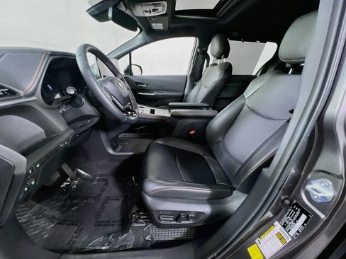Used 2022 Toyota Sienna XSE AWD/4WD image 21