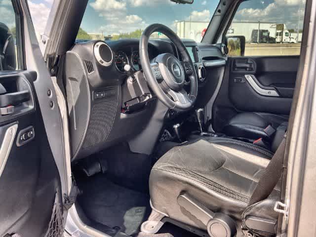 Used 2016 Jeep Wrangler Unlimited Rubicon w/ Connectivity Group AWD/4WD image 3