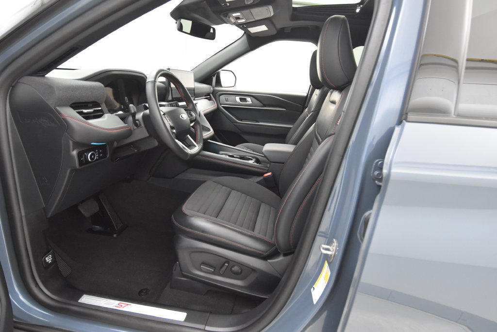 Used 2025 Ford Explorer ST-Line w/ Premium Package AWD/4WD image 24