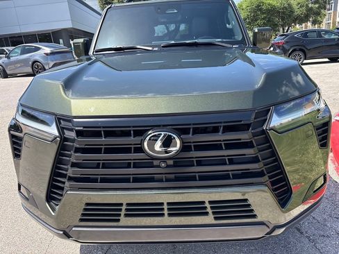 Used 2024 Lexus GX 550 w/ Accessory Package (Z1) AWD/4WD image 8
