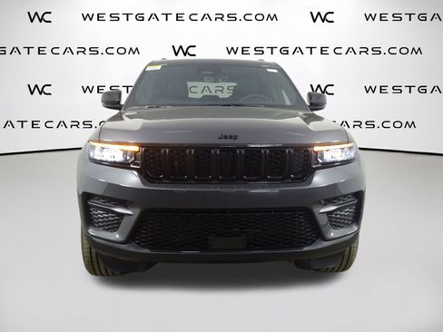 New 2025 Jeep Grand Cherokee Altitude image 4