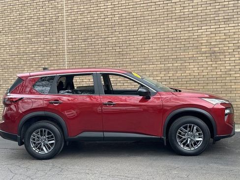 Used 2025 Nissan Rogue S AWD/4WD image 4