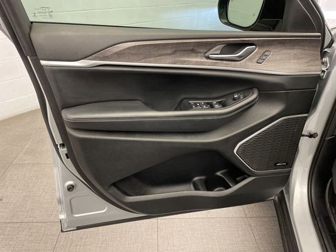 Certified 2022 Jeep Grand Cherokee L Limited w/ Luxury Tech Group II image 20