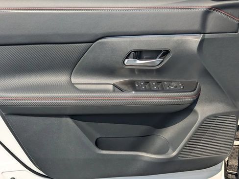 Certified 2025 Nissan Kicks SR w/ SR Premium Package FWD image 10