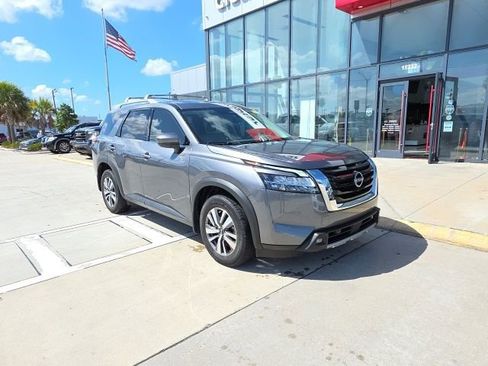 Used 2022 Nissan Pathfinder SL image 2