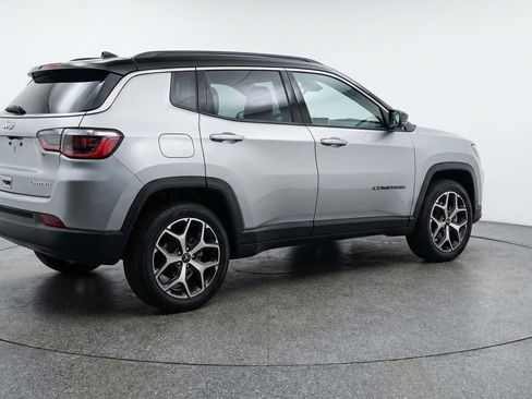 Used 2025 Jeep Compass Limited AWD/4WD image 9