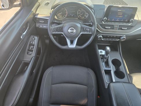 Used 2025 Nissan Altima 2.5 SV FWD image 9