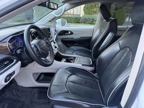 Used 2022 Chrysler Pacifica Limited image 13