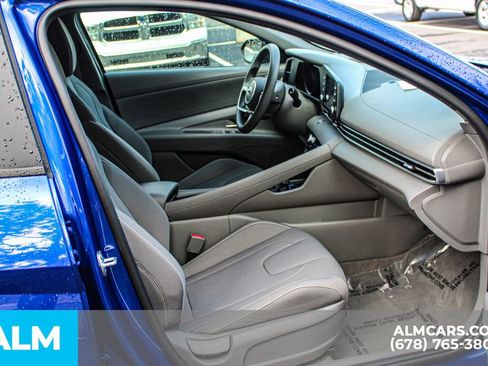 Used 2023 Hyundai Elantra Blue image 21