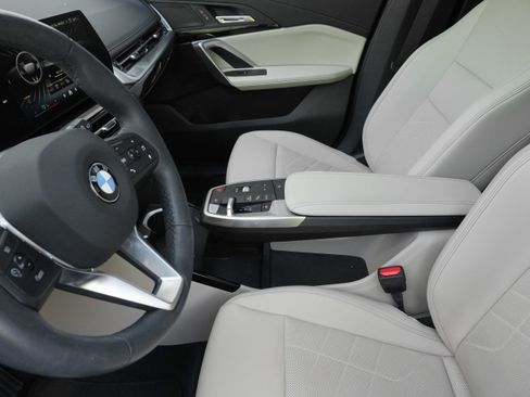 Used 2025 BMW X1 xDrive28i w/ Convenience Package AWD/4WD image 9