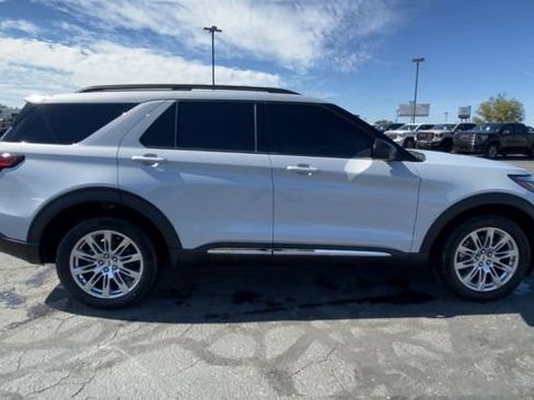 Used 2025 Ford Explorer Active w/ Active Comfort Package AWD/4WD image 9