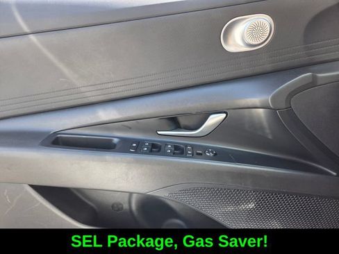 Used 2024 Hyundai Elantra SEL FWD image 19