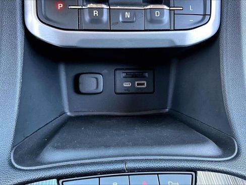 Used 2021 GMC Acadia SLT w/ Elevation Edition FWD image 16